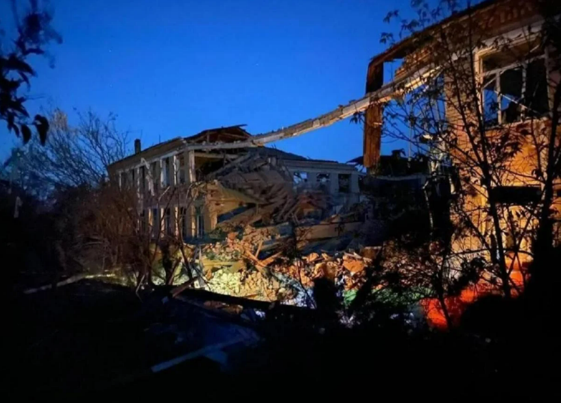 Ukraine zerstört komplette russische Militärbasis, viele russische Soldaten und Waffen vernichtet - Putin tobt!