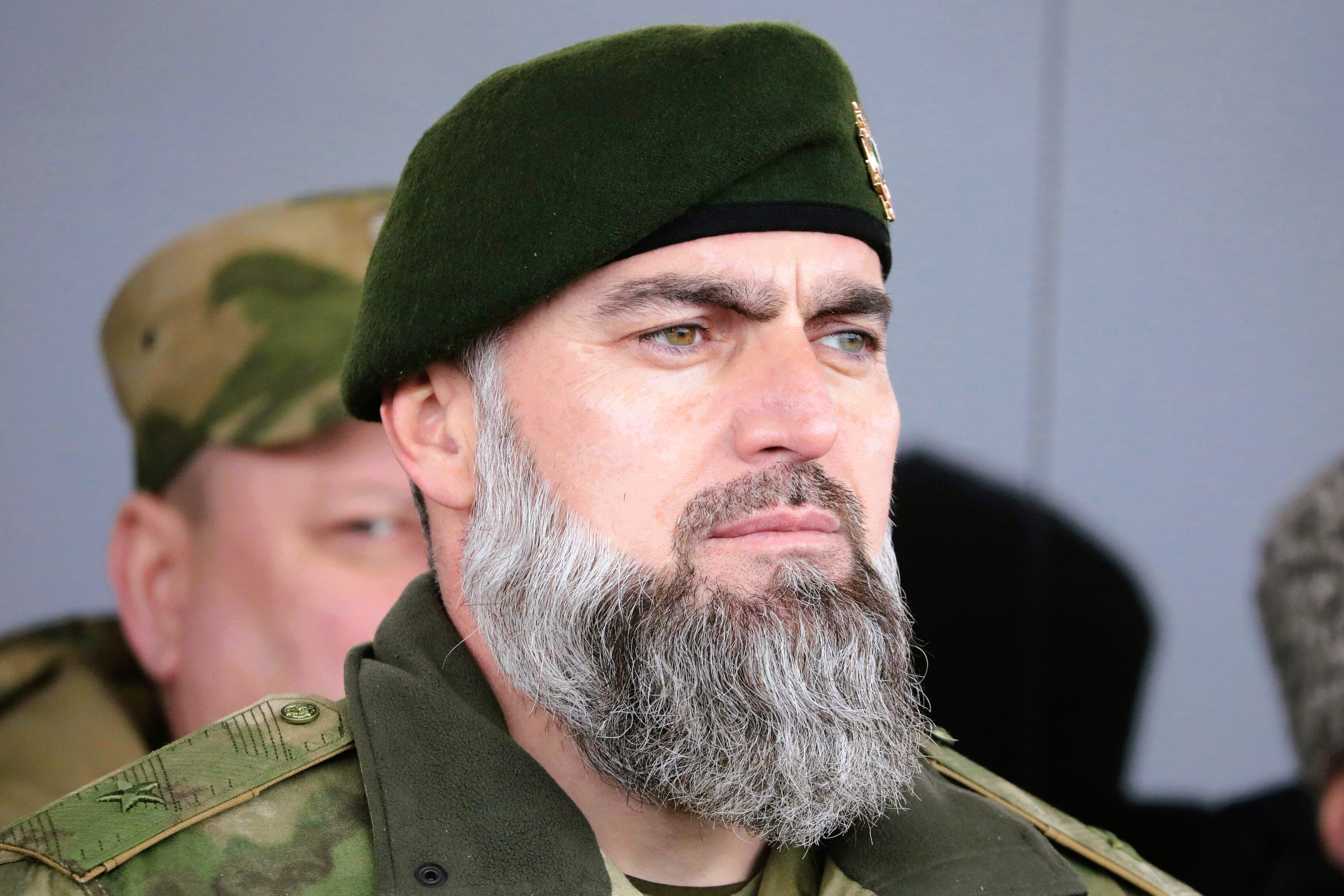 Putin schickt tschetschenische Spezialeinheiten! Besonders brutale Kämpfer aus Tschetschenien auf dem Weg an die Front