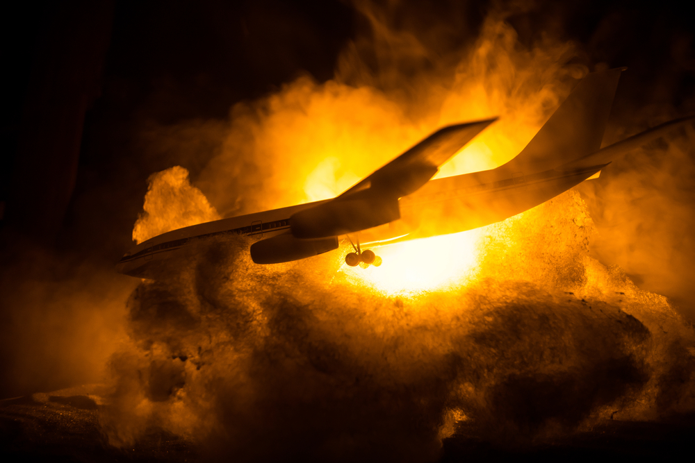 Flugzeug stürzt in Deutsche Stadt! Tödlicher Absturz über Innenstadt - Rettungskräfte bergen Toten