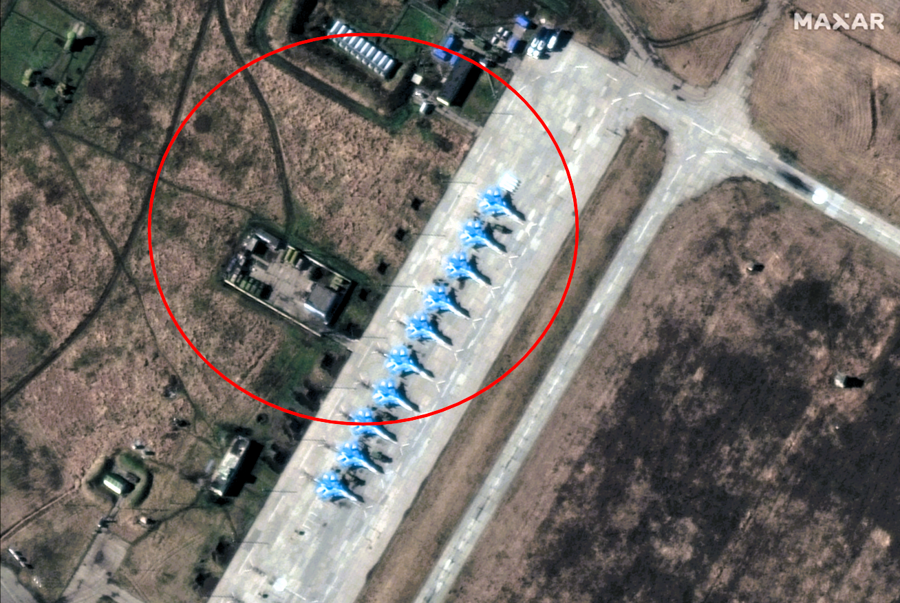 Heftige Explosion auf russischem Militärflugplatz - Fotos zeigen einen gewaltigen Krater! Ukraine greift in Russland an!