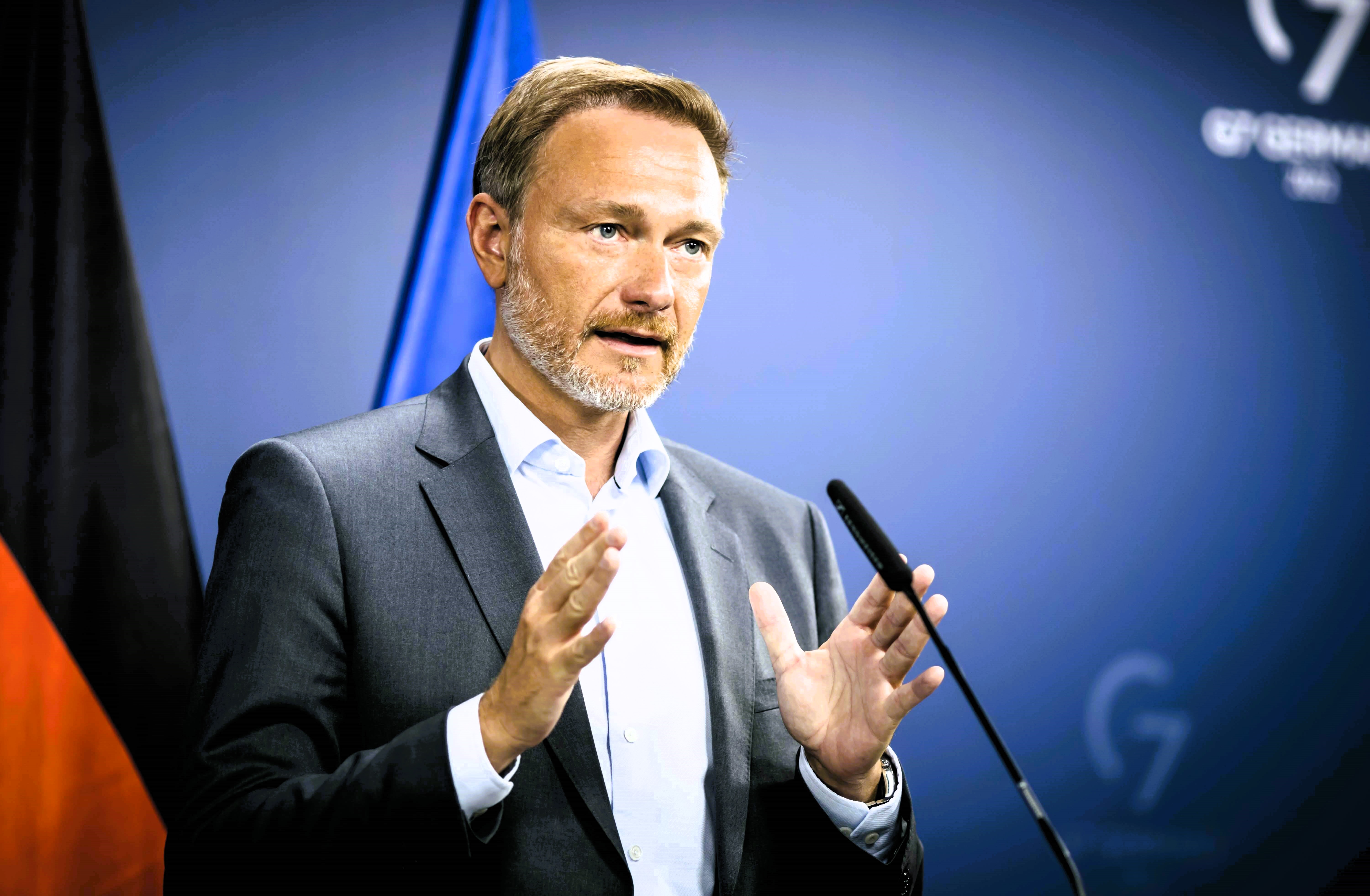 Eilmeldung! Deutschland ist zahlungsunfähig! Finanzminister Linder ordnet "Sofortige Ausgabensperre" an!