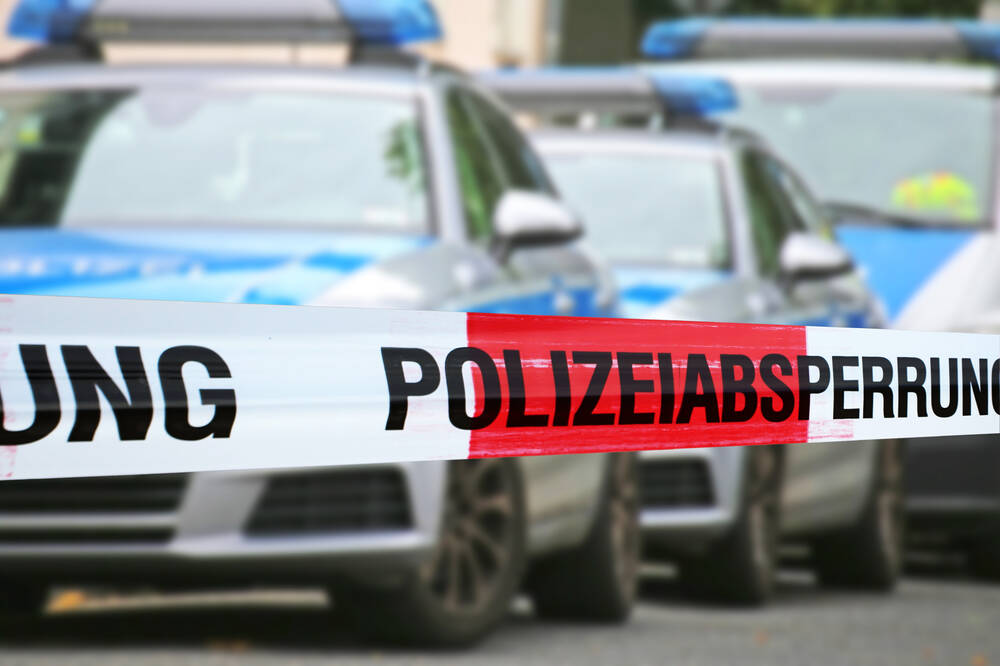 Mord! Leiche einer Frau und schwer verletzter Mann entdeckt - Polizei hat Ermittlungen auf genommen