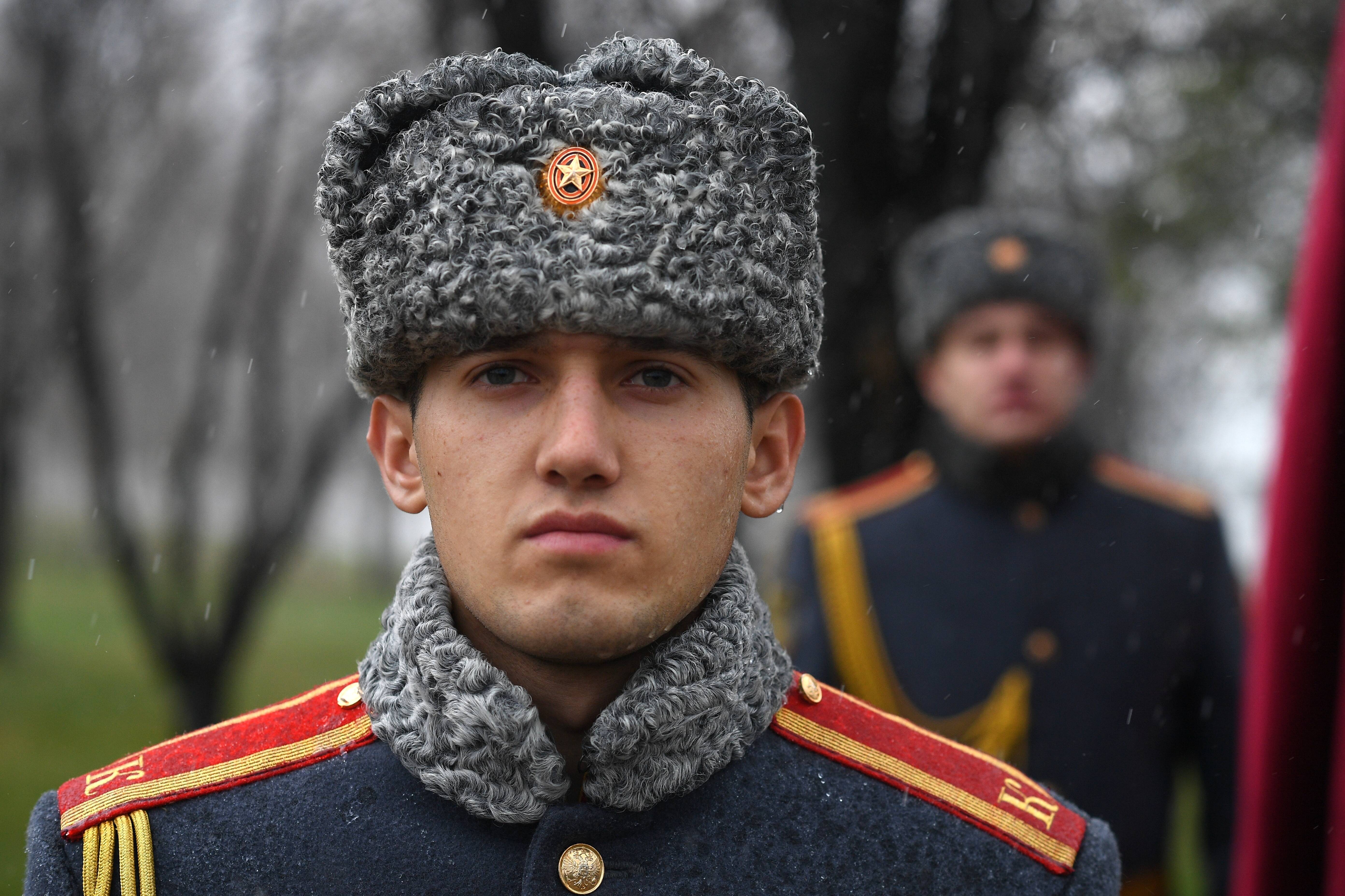 1 Million Russen haben die Kapitulations-Hotline angerufen - währenddessen nähern sich russischen Toten einer düsteren Grenz!