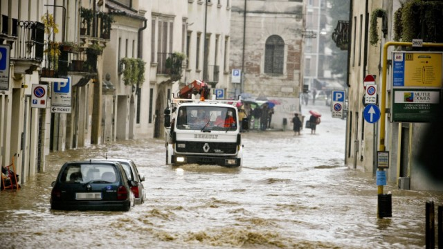 Regenwalze rollt auf Deutschland zu! Gigantische Niederschlagsfront nährt sich Deutschland vom Nordatlantik