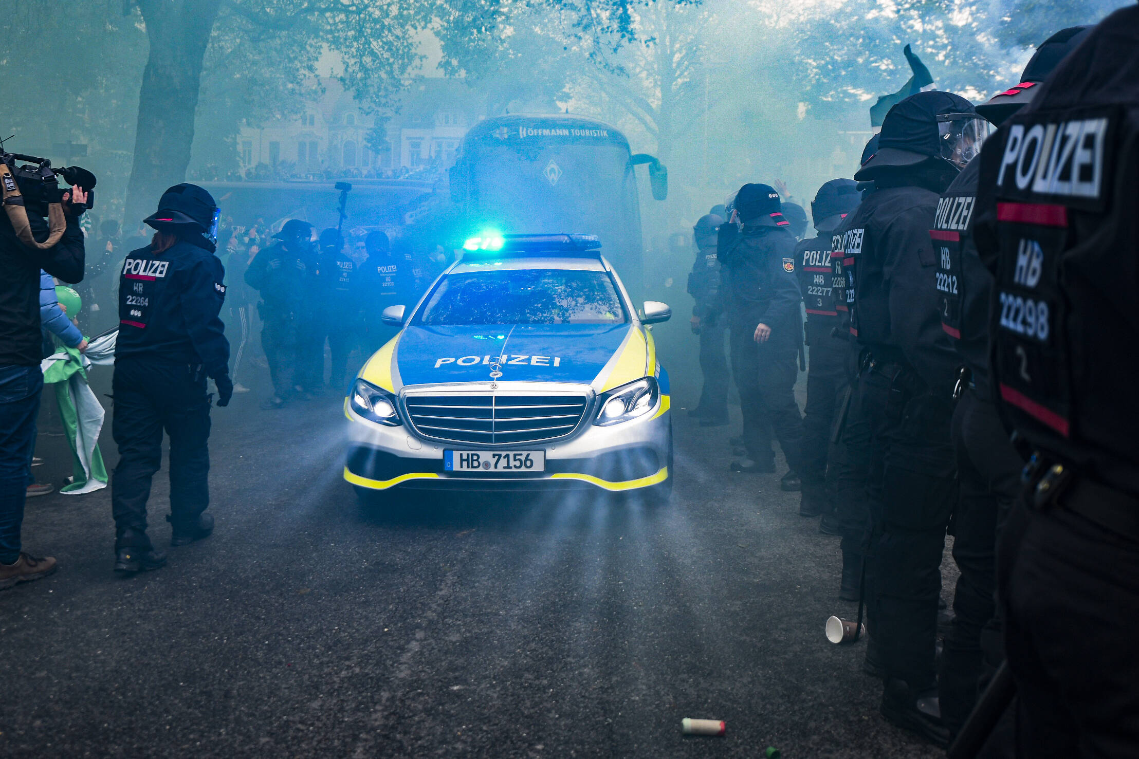 Fan stirbt beim BVB-Spiel! War es Mord? Drama im Stadion -  Mordkommission startet Ermittlungen!