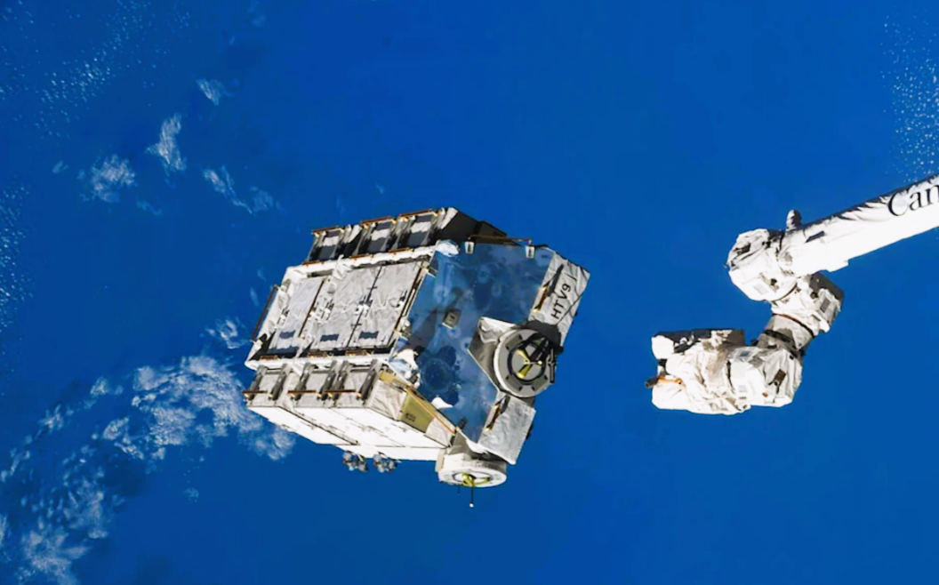 Katwarn HEUTE! Angriff aus dem Weltall - riesiger Satellit stürzt HEUTE Richtung Deutschland!