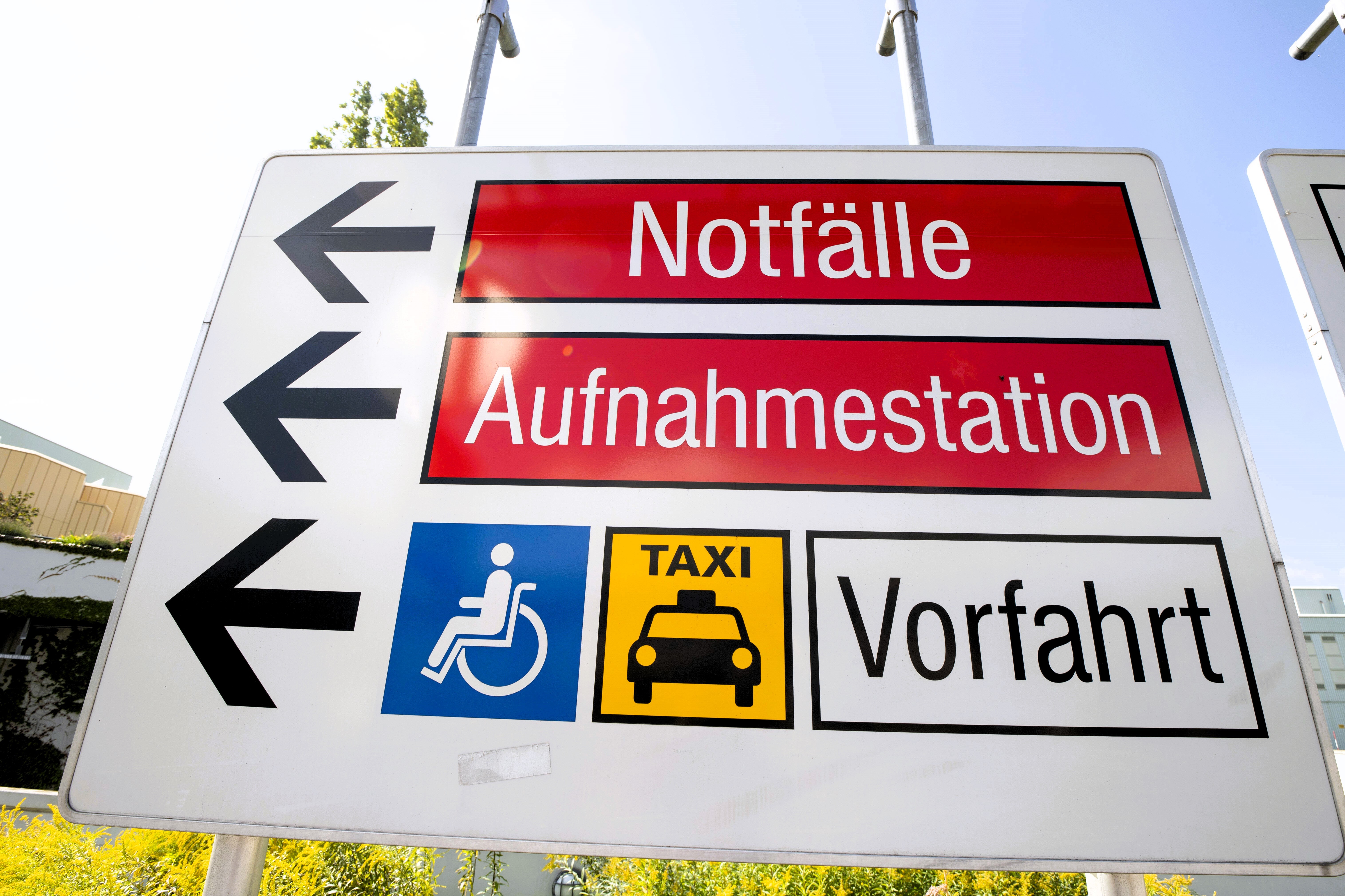 Messer-Attacke auf Schulhof! 13-jähriger Teenager sticht 14-jährigen Jungen nieder